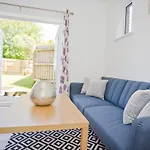 Alma Apt - 2 Bedrooms - Lovely Garden And Free Parking