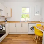 Alma Apt - 2 Bedrooms - Lovely Garden And Free Parking