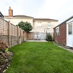 5-Bedroom Kings House With Garden L Spacious L Close To The Centre L Shops L Restaurants
