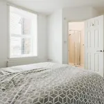 Modern Two Bedroom Apartment - Prime Location - Family - Business - Short Breaks Getaway