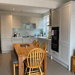 Charming 3 Bed House And Garden, Pet Friendly