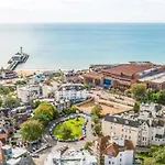 3 Minute Walk To Beach - Couldn\'T Be Much Closer To Sea