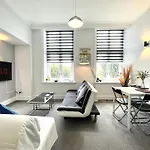Modern Family Apartment Free Parking And Gym By Beach