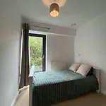 2 Bedroom Modern City Centre Bournemouth Apartment