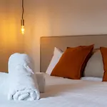 Gorgeous Interior Designed 3 Bedroom Home - Newly Decorated - Free Parking - Ultrafast Wifi - Smart Tv - Netflix - Sleeps Up To 6! Close To Bournemouth Town Center & Poole & Sandbanks
