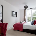 Stylish Town Centre Apartment, W Parking, Nr Beach