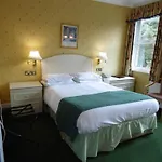 Elstead Hotel