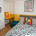 Pass The Keys Modern Stylish Apartment With Parking