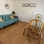 Pass The Keys Modern Stylish Apartment With Parking