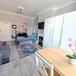 Colourful Studio - West Cliff Location - Stones Throw From The Beach!