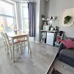 Colourful Studio - West Cliff Location - Stones Throw From The Beach!