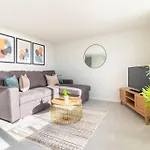 Stunner Sea View 2 Bedroom Sleeps 6-Free Parking