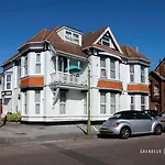 The Blue Bank Suite By Grandeur Property