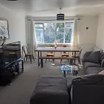 Spacious 2 Bedroom 5 People Near Bournemouth Beach