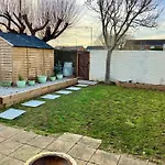 Central, Stylish & Cosy Home With Large Garden & Parking, Bournemouth
