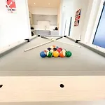Stylish 4 Bedroom Apartment With Parking