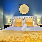 Cliff Top Retreat - Short Stroll To Town And Beach