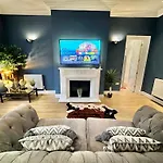 Cliff Top Retreat - Short Stroll To Town And Beach