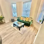 Coastal Vibes - Stunning Bournemouth Apartment With King Size Bed And Free Parking - Central Location And Close To Beach