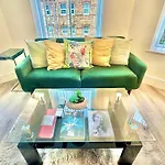 Coastal Vibes - Stunning Bournemouth Apartment With King Size Bed And Free Parking - Central Location And Close To Beach