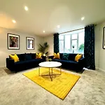 Amazing Large 3 Bedroom Apartment - Sleeps 8!