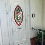 Lovely Bournemouth Cottage With Beautiful Large Garden, 5 Min To The Beach By Car