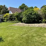Lovely Bournemouth Cottage With Beautiful Large Garden, 5 Min To The Beach By Car