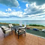 Incredible Panoramic Sea View 2 Bedroom Sleeps 4 People! - Free Parking - The Best Beach! - Great Location - Fast Wifi - Smart Tv - Newly Decorated - Sleeps Up To 3! Close To Bournemouth & Poole Town Centre & Sandbanks