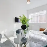 Apartment 1 Castle Lane