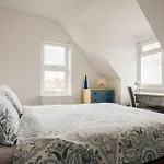 Private Two Bedroom Residence In Southbourne - Private Parking - Off The High Street - Minutes Away From The Beach