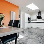 Private Two Bedroom Residence In Southbourne - Private Parking - Off The High Street - Minutes Away From The Beach