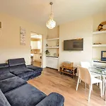 Town Centre House For 6 Guests
