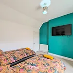 Town Centre House For 6 Guests