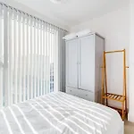 Town Ctr, Balcony, Free Parking