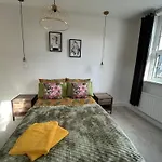 Seaside Rentals Bournemouth - 2Br, Upto 6Ppl, Beach 3 Min Walk, Dogs Ok, Wifi, Park 2 Cars