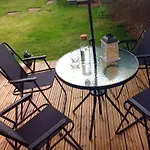 Your Oasis - Spacious Family House, Close To Beach, Shops, And Restaurants -Free Parking And Garden, Your Perfect Getaway