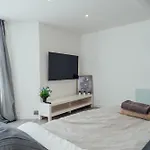 Family Apartment Bournemouth 5 Min From The Beach Parks And Restaurants