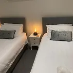 Cozy Coastal Retreat In Bournemouth