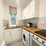 3 Methuen Close