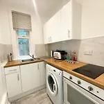 3 Methuen Close