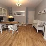 2 Bed Garden Apartment By Beach In Alum Chine, Bournemouth