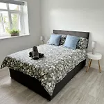 Flat 12 Palm Court
