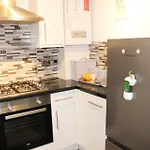 Mada Apartment Bournemouth 12 Min Walk To The Beach