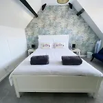 The Beach Hut - 1 Bedroom Apartment Near The Beach