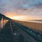 Oasis- Short Drive To Bournemouth Beach