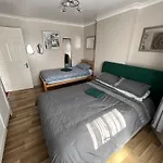 Family House Bournemouth - Spa, Garden, Parking