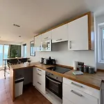 Incredible Panoramic Sea View 2 Bedroom Sleeps 4 People! - Free Parking - The Best Beach! - Great Location - Fast Wifi - Smart Tv - Newly Decorated - Sleeps Up To 3! Close To Bournemouth & Poole Town Centre & Sandbanks