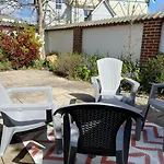 Stylish Home With Garden Near The Beach