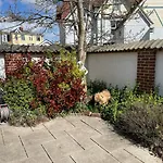Stylish Home With Garden Near The Beach