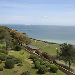 Hotel Riviera By The Sea